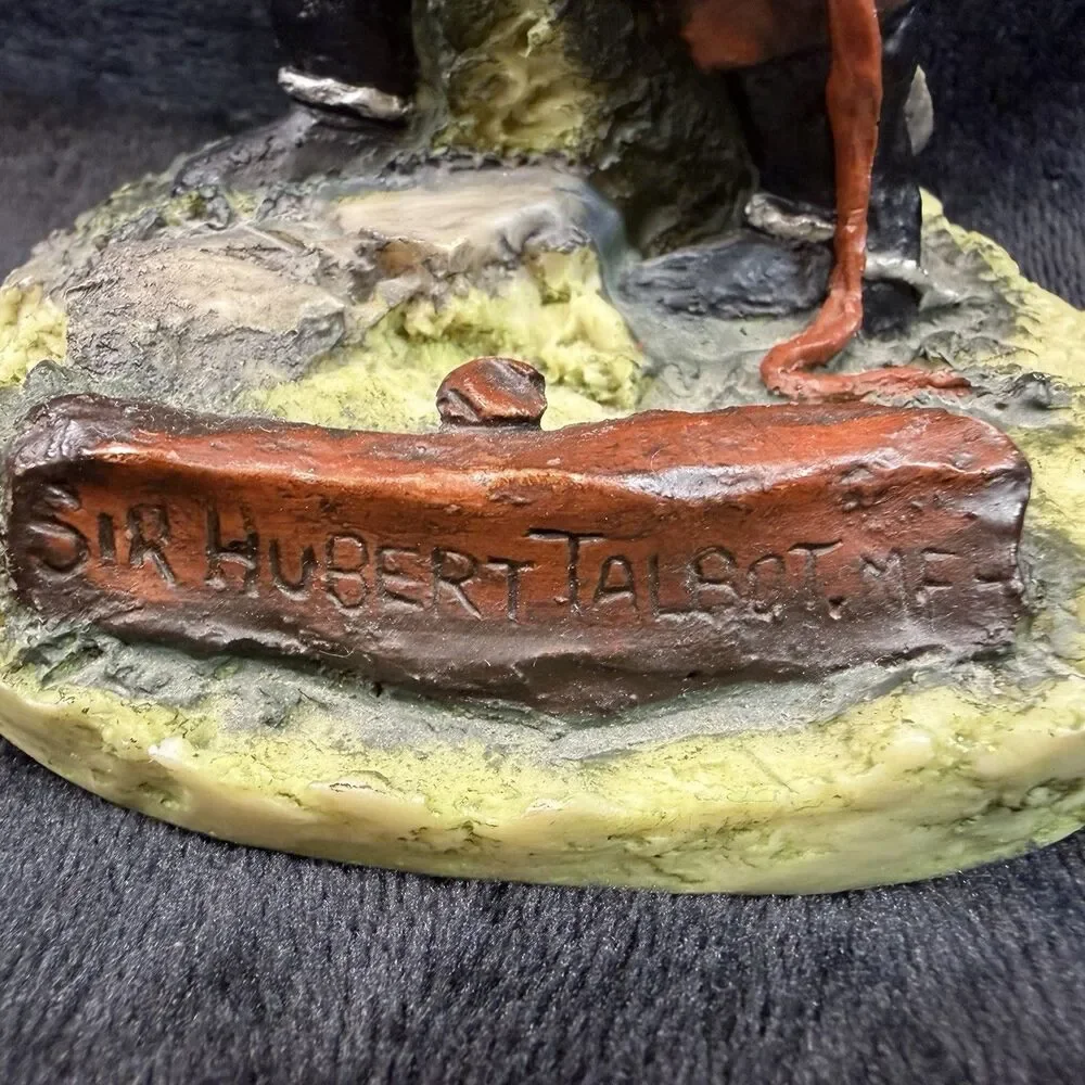 Robert Harrop The County Set Sir Hubert Talbot MFH Equine Foxhound Figurine READ
